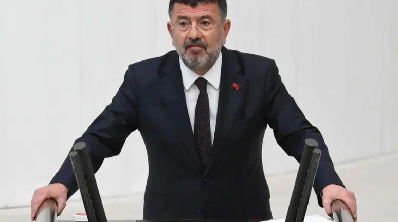 Veli Ağbaba Pazar Ziyaretinde Fenalaşarak Hastaneye Kaldırıldı