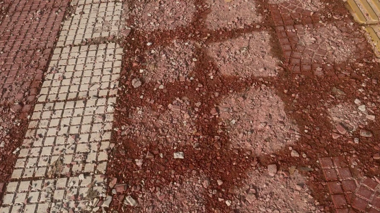 İnönü Üniversitesi’nde "Pembe Yol" Çilesi: Parkeler Çakıla Döndü