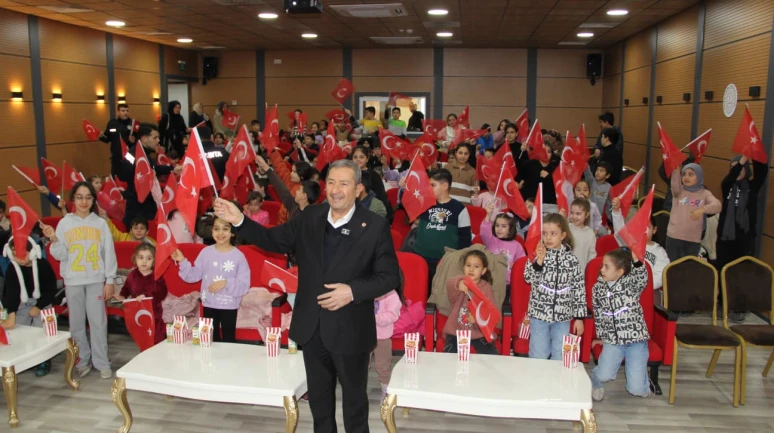Darende’de Tatil Şenliği: Başkan Bozkurt Çocuklarla Sinema İzledi
