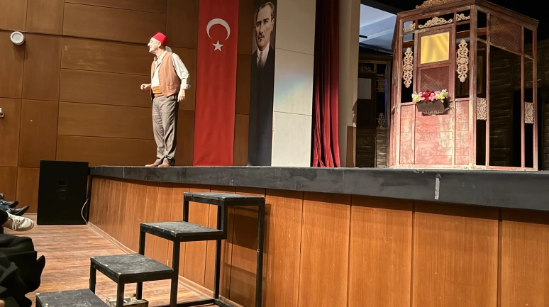 Malatya’da Tiyatro Şöleni: "Yalancının Mumu" Kapalı Gişe Sahnelendi