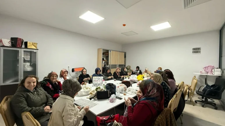 Yeşilyurt Belediyesi El Sanatları Kış Mevsiminin Rengarenk Geçiyor!