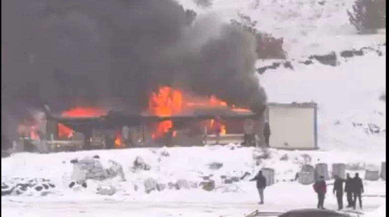 Malatya’da Yine Yangın: TOKİ Şantiyesinde 4 Konteyner Kül Oldu