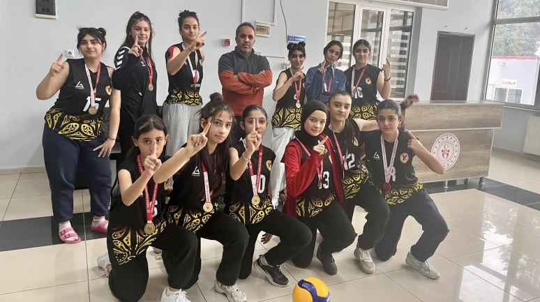 Malatya’nın Sultanları Set Vermedi: Gazi Ortaokulu Yarı Finalde