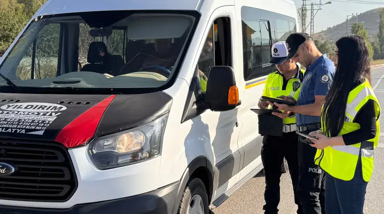 Doğanşehir’de Okul Servis Şoförlerine Sıkı Trafik Uyarısı