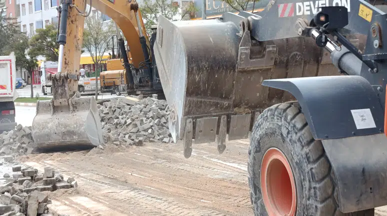 Darende D-300 Karayolunda Sıcak Asfalt Çalışması Başladı