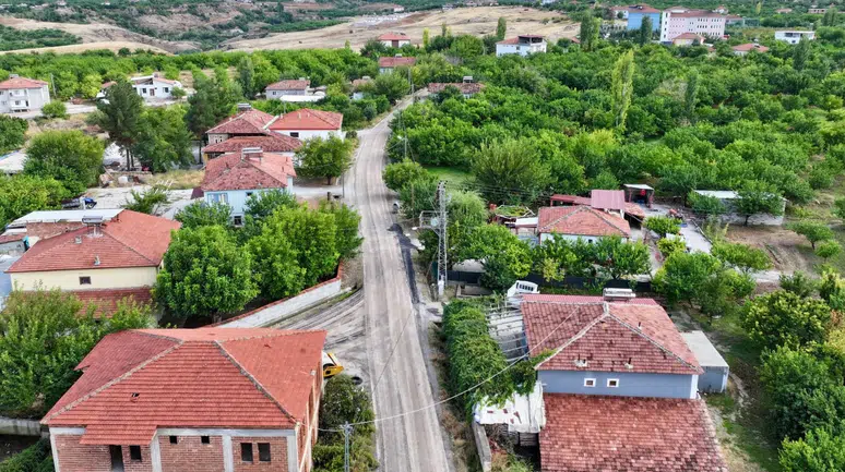 Yeşilyurt'ta Yol Çalışmaları: Suluköy'de 6 Kilometre Tamamlandı