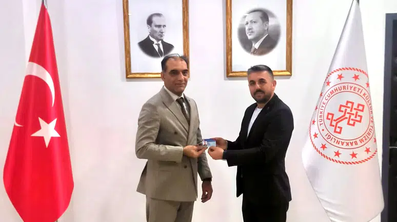 Türk Halk Müziği Sanatçısı Oktay Demirciye Bakanlıktan Prestijli Unvan