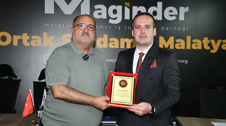 Battalgazi Muhtarlar Derneği'nden Salih Karademir'e Ödül