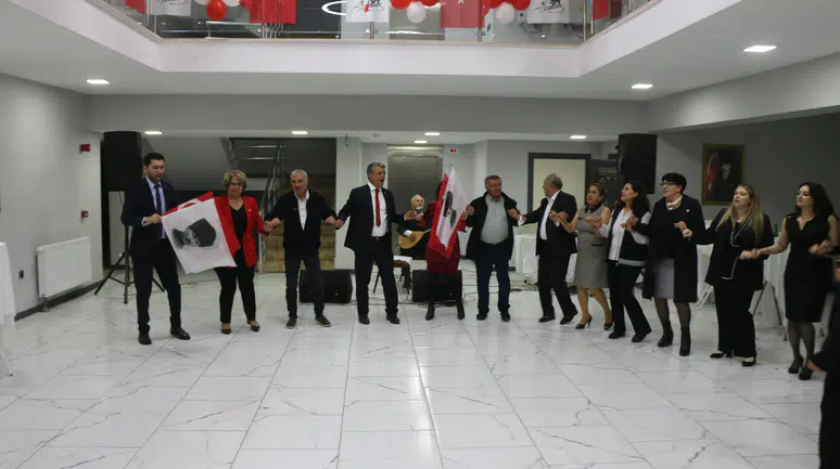 Hekimhan’da Cumhuriyet Coşkusu Salona Sığmadı Kutlama