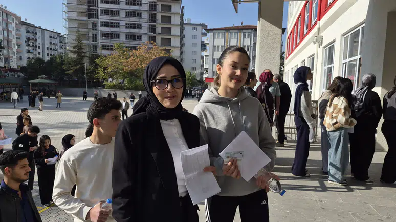 Malatya’da Anne Kız Aynı Okulda KPSS Heyecanı Yaşadı