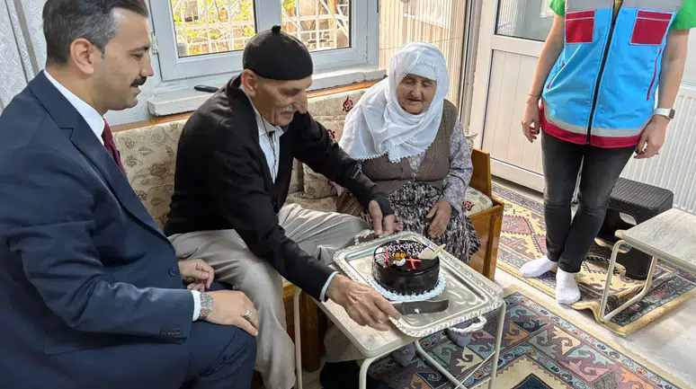 Battalgazi'de Yaşlılar Günü'nde Anlamlı Sürpriz Ziyaret