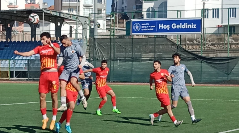 Malatyaspor, Yeşiltepe’de Elazığ Yolspor’a Farklı Mağlup Oldu