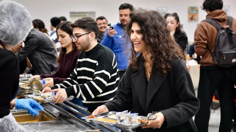 Yeşilyurt Belediyesi Üniversitede Gönül Sofrası Kurdu