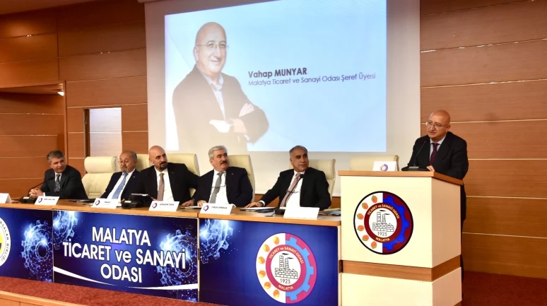 Malatya TSO'dan Vahap Munyar'a Şeref Üyeliği Beratı Verildi