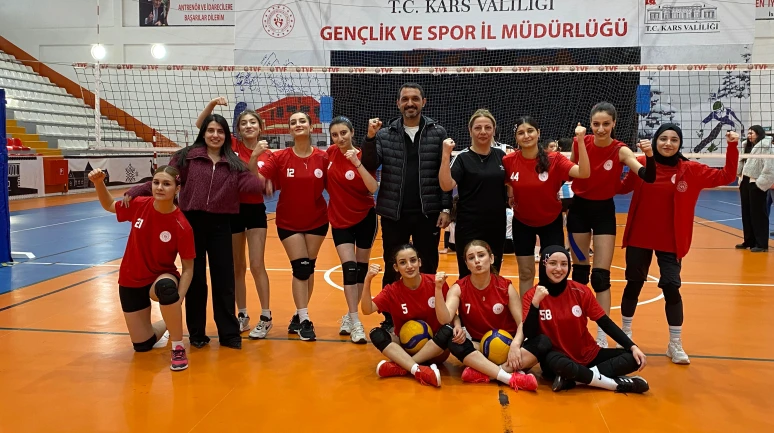 Kars’ta Malatya rüzgarı: Filenin Kraliçeleri 44 şampiyon oldu!