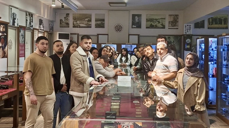Malatyalı kursiyerlerden zaman yolculuğu: Fotoğrafın tarihi müzede incelendi
