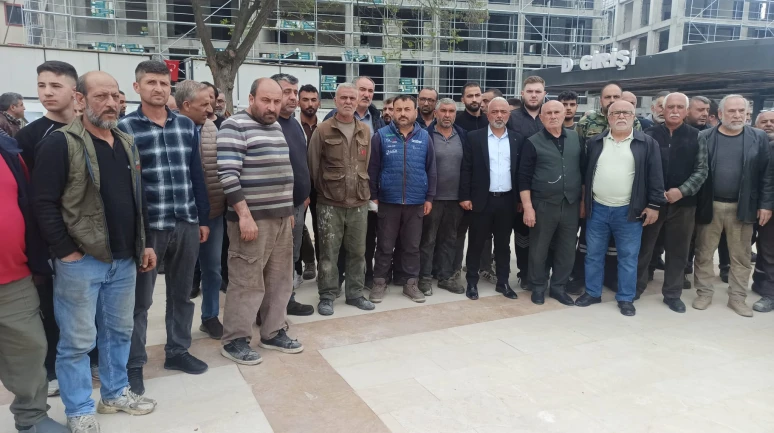 Sanayi Esnafı Valilik Önünde Toplandı Vekillere Sert Tepki