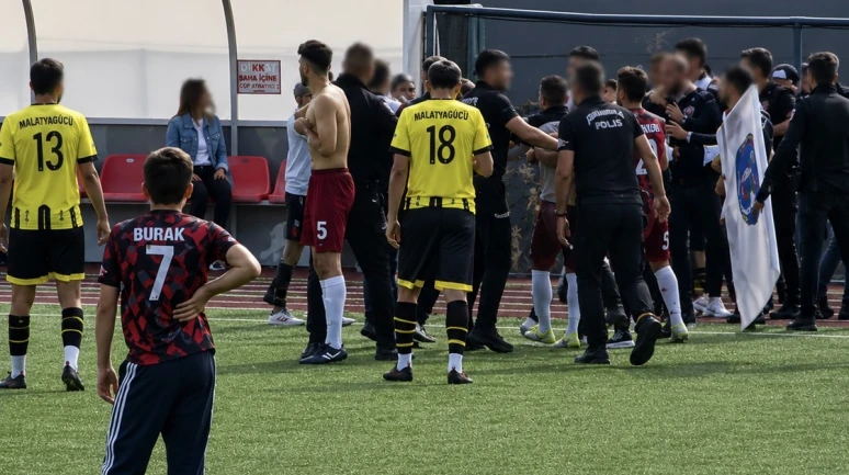 Malatyagücü-Doğanyol Maçında Arbede: Çevik Kuvvet Müdahale Etti