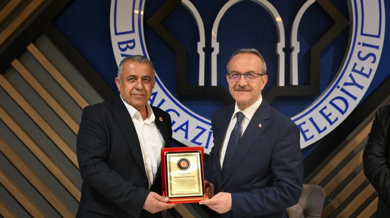 Malatya Valisi Seddar Yavuz’a Muhtarlardan “Asrın Valisi” Ödülü