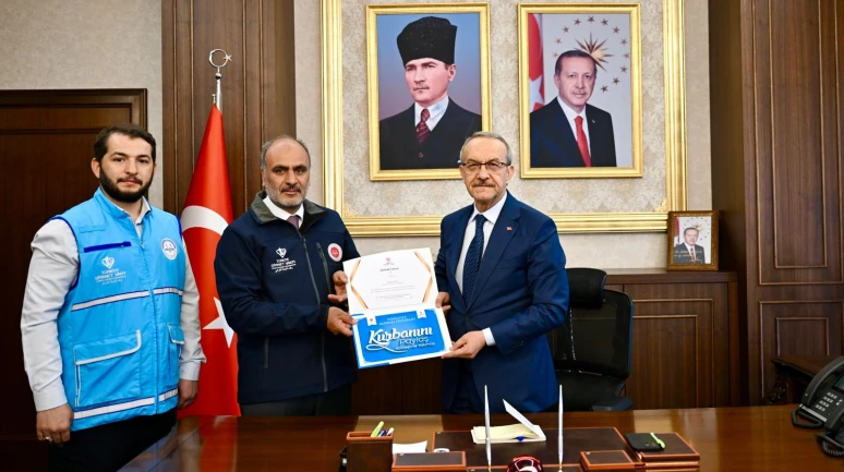 Vali Yavuz’dan TDV’nin Vekaletle Kurban Organizasyonuna Bağış Desteği