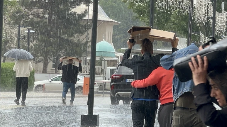 Malatya’da Aniden Bastıran Dolu Hayatı Felç Etti.!