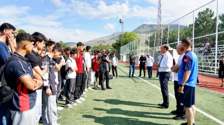 Yeşilyurtspor Alt Yapı Seçmelerine Gençlerden Büyük İlgi