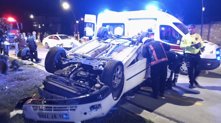 Şentepe Mezarlık Kavşağı’nda Trafik Kazası: 2 Yaralı