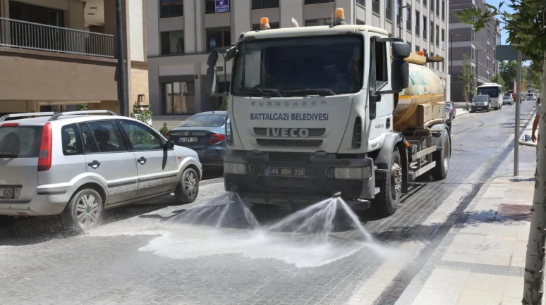 Battalgazi Belediyesi Akpınar Çarşısı’da Kapsamlı Temizlik Çalışması