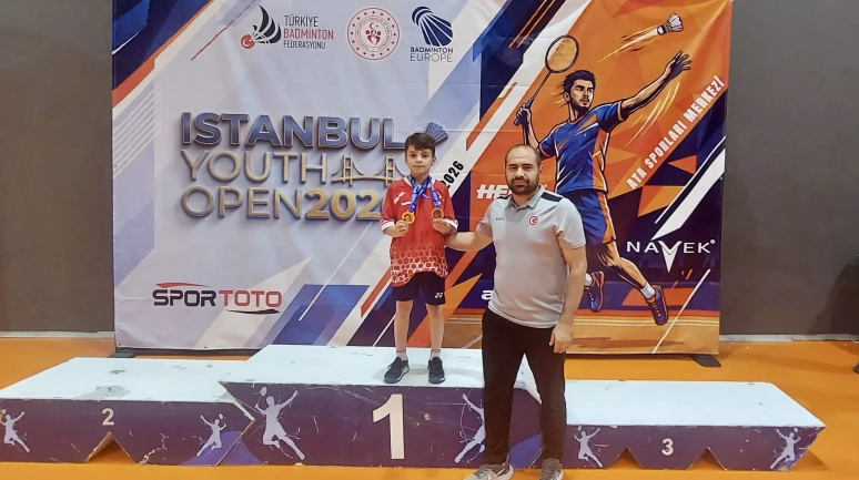 Malatyalı Milli Badmintoncu Kerem Eren Çelik’ten İstanbul’da Çifte Madalya!