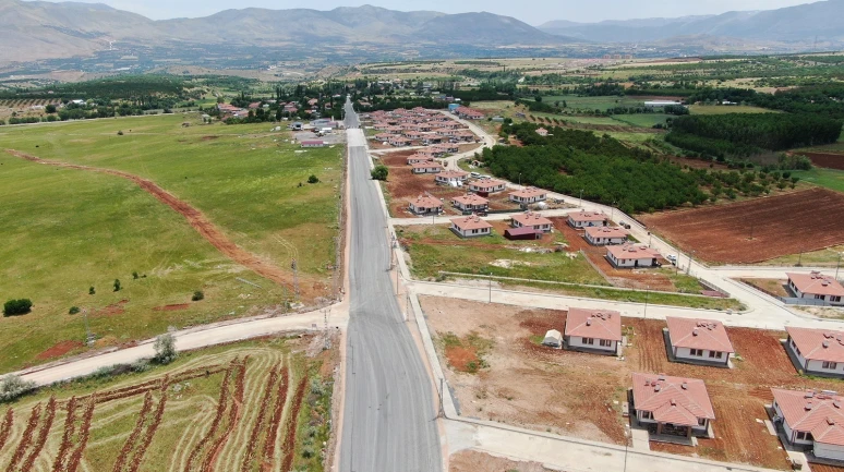 Doğanşehir’de 3 Mahalleyi Bağlayan 6.5 Kilometrelik Yol Yenilendi
