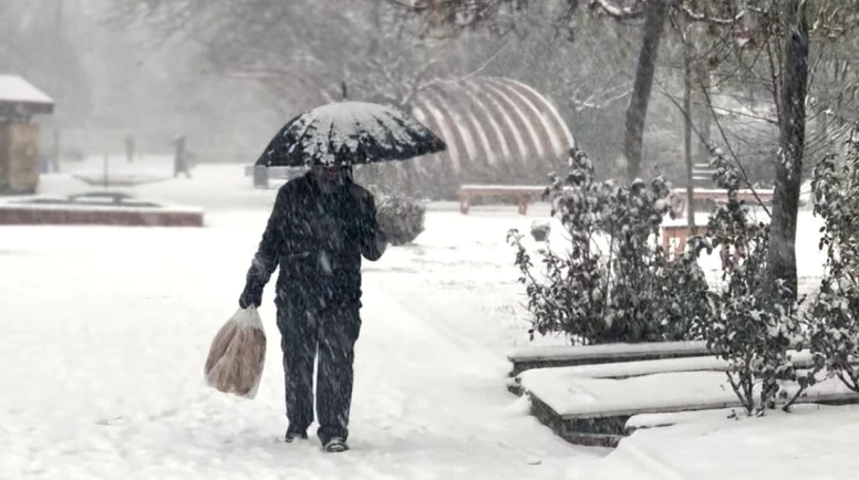 Kar Yağışı Etkisini Arttırmaya Başladı, Ulaşımda Aksamalar Yaşanıyor