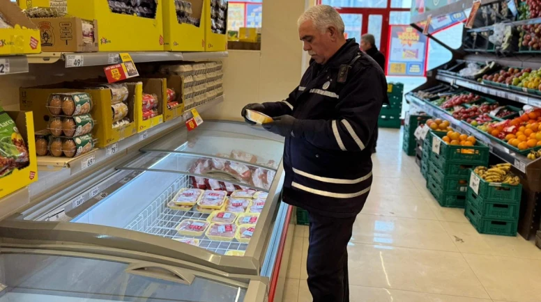Yeşilyurt’ta Yılbaşı Denetimi: Zabıta Fiyat ve Hijyeni Mercek Altına Aldı