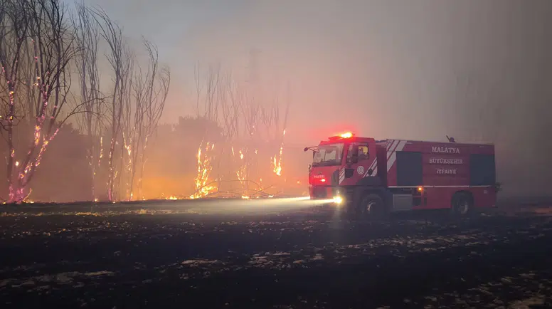 Yeşilyurt Tohma Mahallesi’nde Anız Yangını Korkuttu!