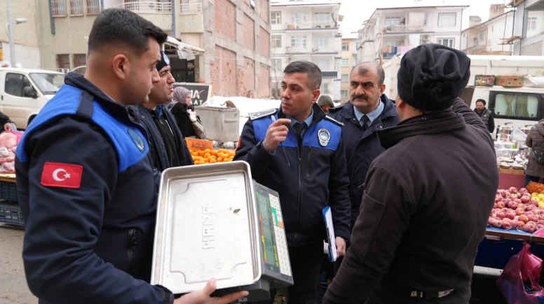 Battalgazi’de Pazar Denetimi: Teraziler Tek Tek Kontrol Edildi
