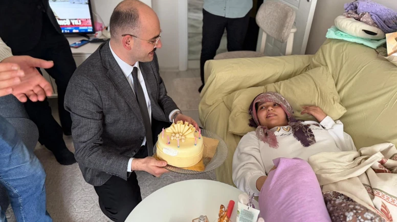 Deprem Felaketinde Bacağını Kaybeden Genç, Yeniden Hayata Sarıldı.