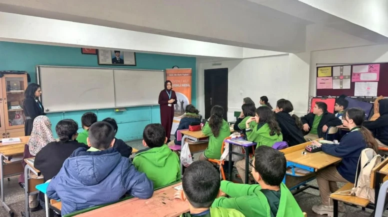 Yeşilyurt’ta "Güvenli Aile, Güvenli Nesil" Eğitimleri Sürüyor