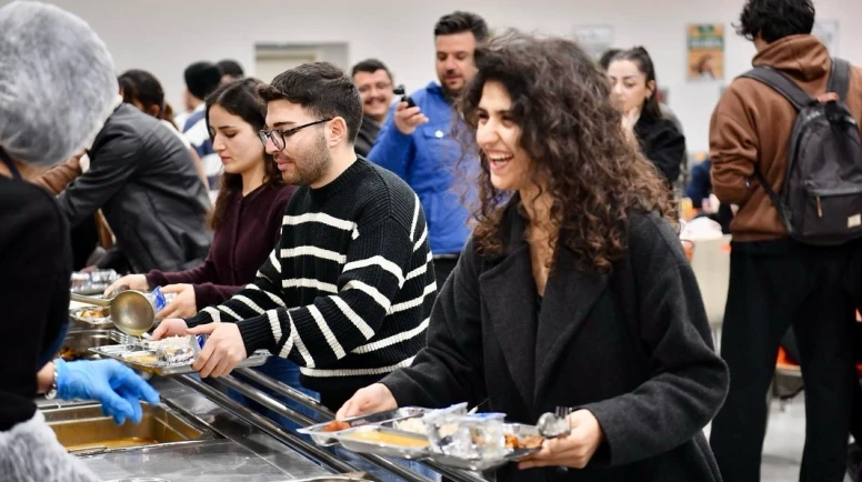 Yeşilyurt Belediyesi Üniversitede Gönül Sofrası Kurdu