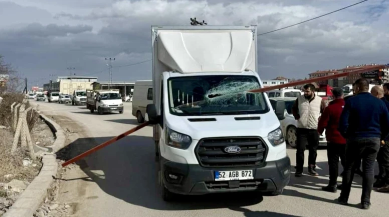 Malatya Sanayi’de Korkutan Olay: Demir Pikaba Saplandı