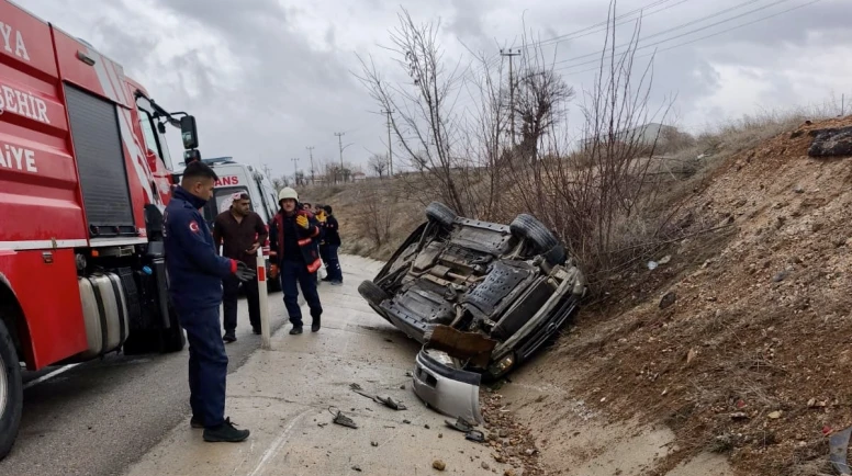 Tavşantepe’de feci kaza: Otomobil takla attı, 4’ü çocuk 6 yaralı!