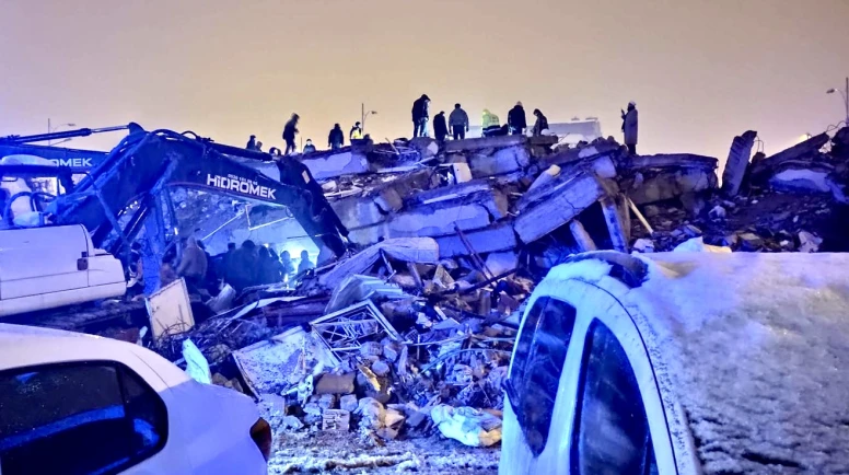 Bayrak Sitesi davasında karar çıktı: Sanıklara hapis cezası ve tutuklama kararı!