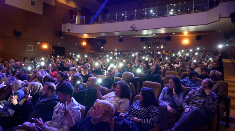 Zeynep Bakşi Karatağ Malatya’da sahne aldı: Yoğun ilgi!