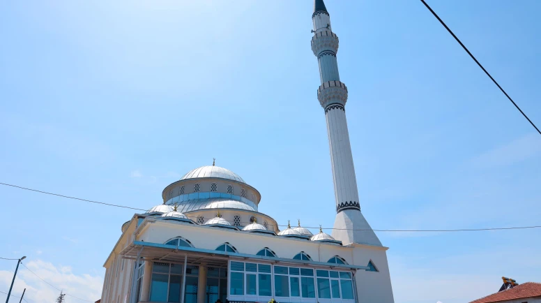 Deprem Sonrası Yeniden İnşa: Yaka Gökyüzü Camii İbadete Açıldı
