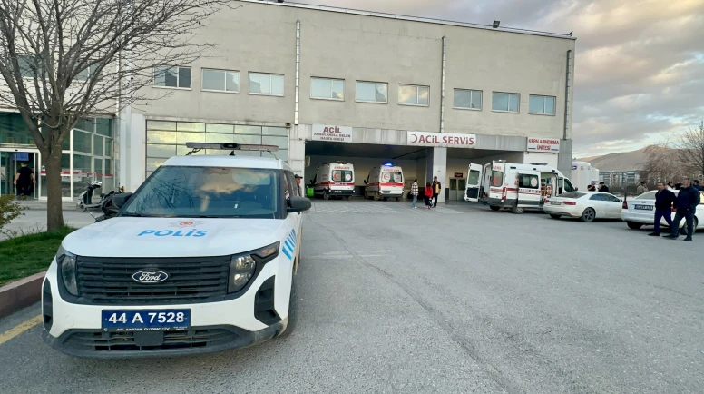 Yeşilyurt’ta akrabalar arasında bıçaklı kavga: 2 kardeş yaralandı