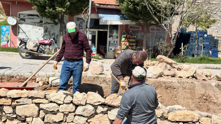 Malatya Arapgir'de Yıpranan Yollar Yeniden Düzenleniyor