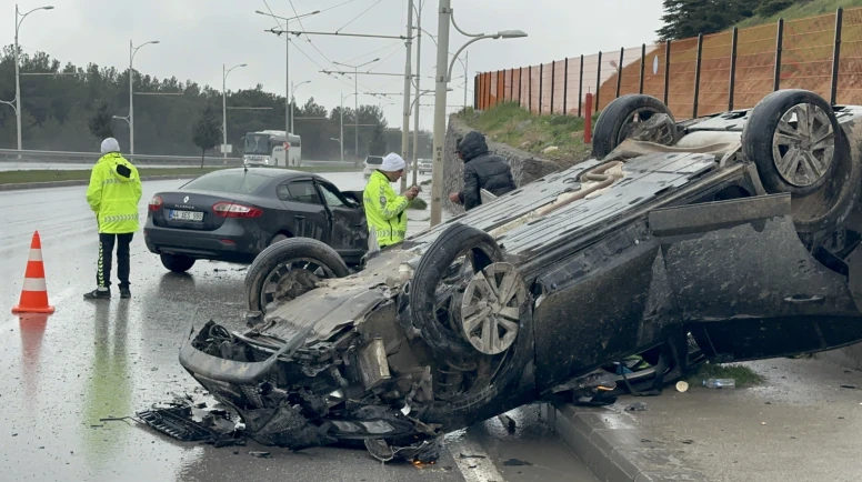 Malatya-Elazığ yolunda İki otomobil çarpıştı, araçlar hurdaya döndü, yaralı yok!