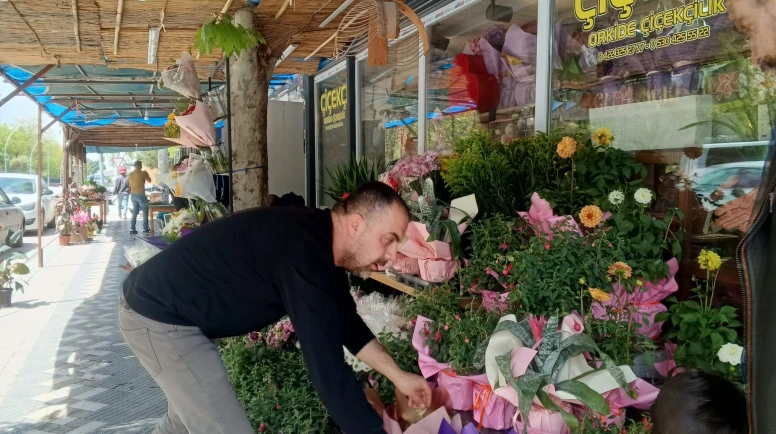 Malatya’da Çiçekçilerde Yoğun Mesai