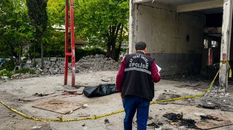 Sanayi Sitesinde Kablo Toplamak İsterken Canından Oldu!