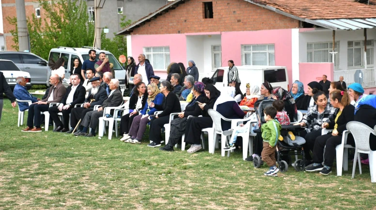 Cemal Gürsel Mahallesi'nde Yağmura Rağmen Coşkulu Anneler Günü Şöleni