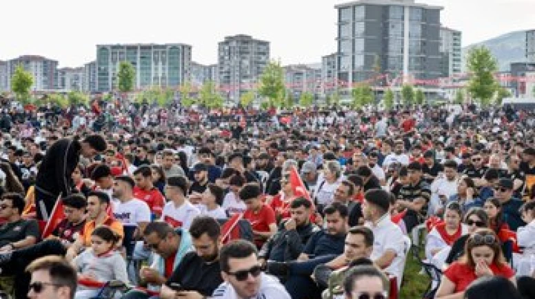 Malatya’da Dünya Kupası Heyecanı: Dev Ekranda Milli Maç Heyecanı