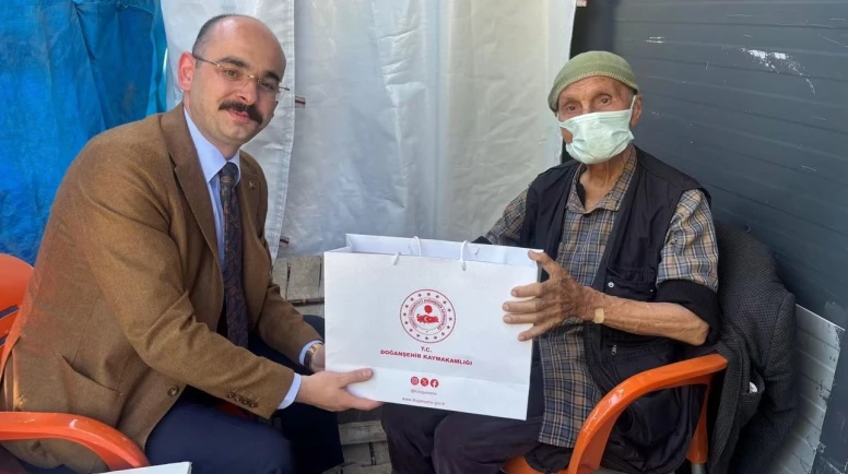 Doğanşehir Kaymakamı Babalar Günü'nde Şehit Babalarını Ziyaret Etti